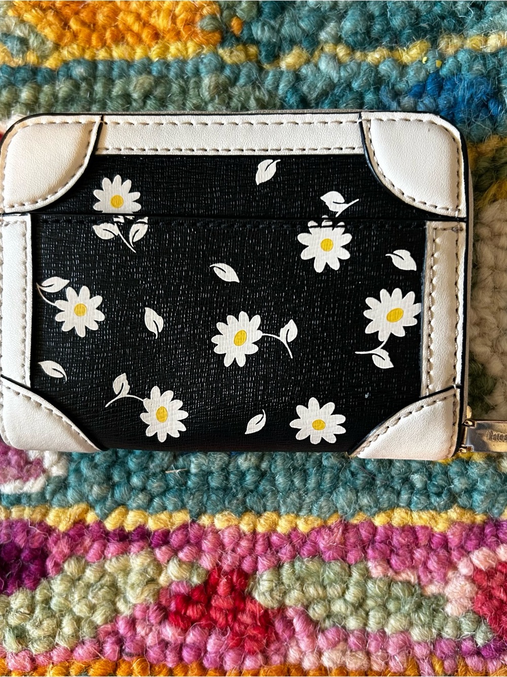 KATE SPADE | small black and white retro daisy print zip up cardholder wallet - Picture 2 of 6